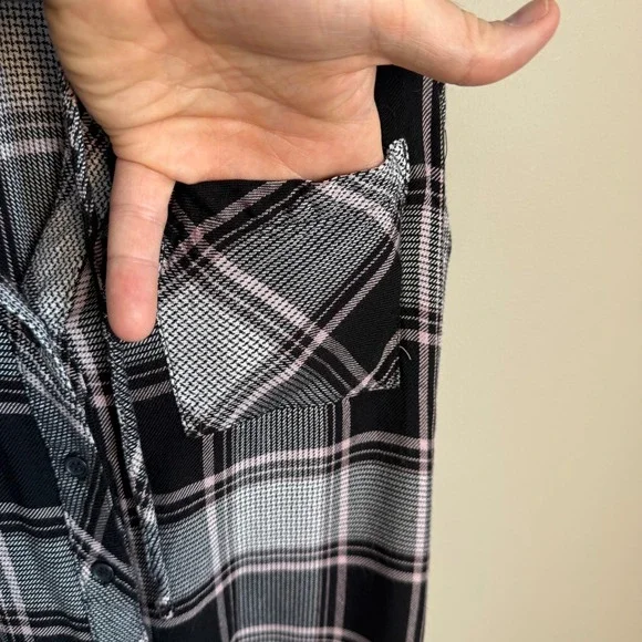 Warehouse One Sleeveless Plaid Button Down Hooded Shirt Black White Pink Medium - Picture 3 of 12